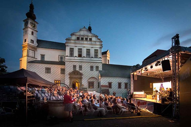 Zámek Pardubice, velké nádvoří