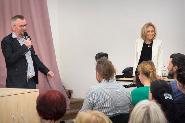 Rekonstrukce pardubického zámku, přednáší Eva Jiřičná