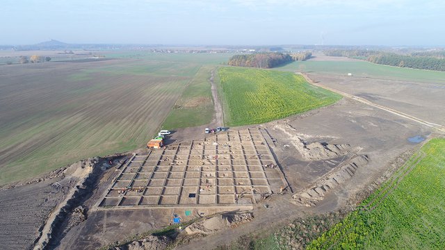 Co se skrývá pod dálnicí, aneb mrtví jdou za sluncem…, pohřebiště v krajině